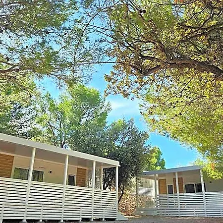 Mobile Homes Jezera Lovisca Premium فندق تيسنو