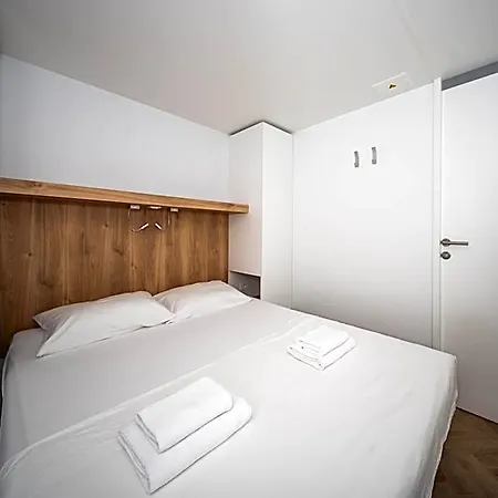 Mobile Homes Jezera Lovisca Premium * تيسنو